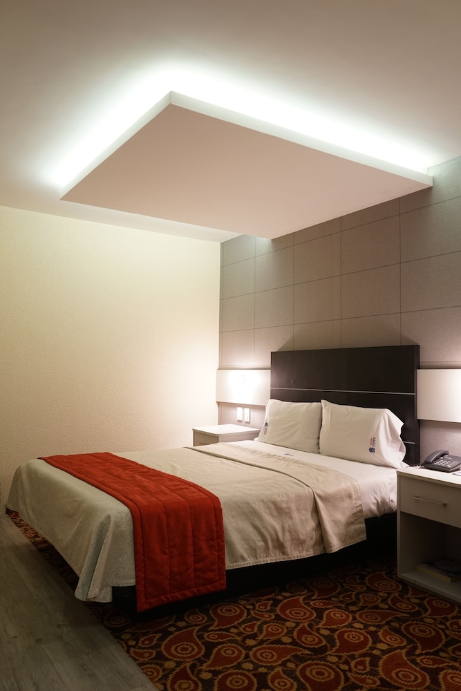 Hotel Monaco 24/62