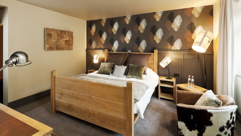 DELUXE, KING BED
