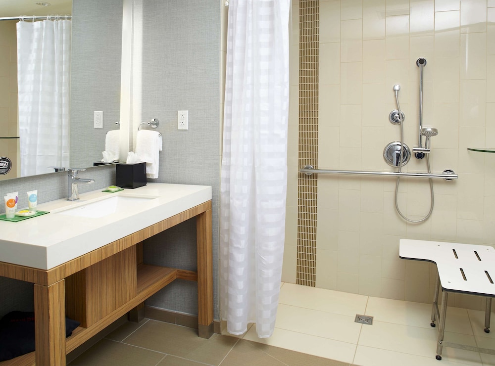 Hyatt Place Miami Airport East 50/50