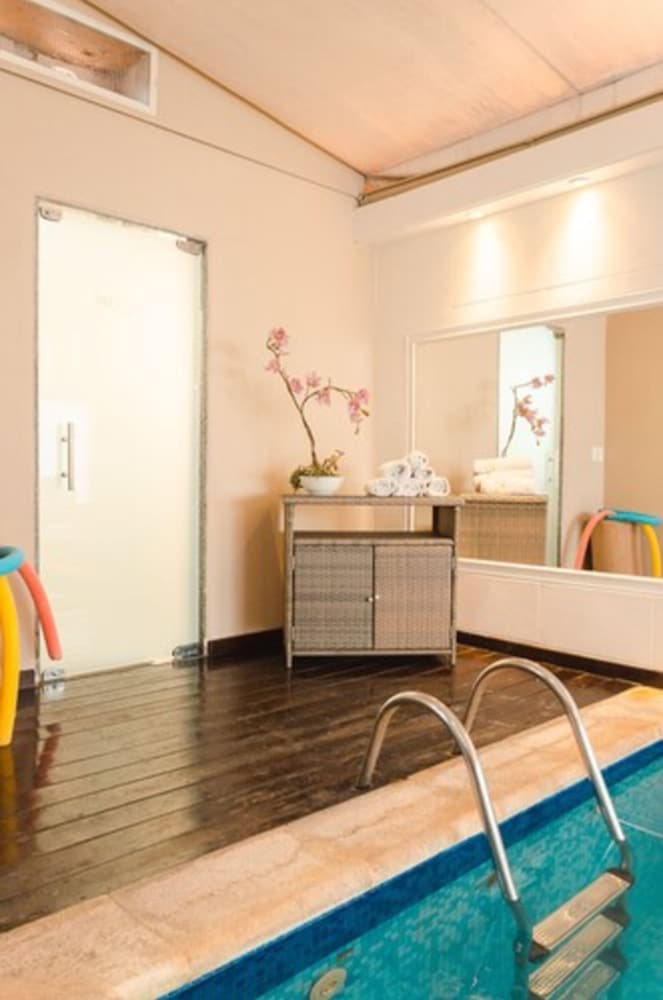 swimming pool spa