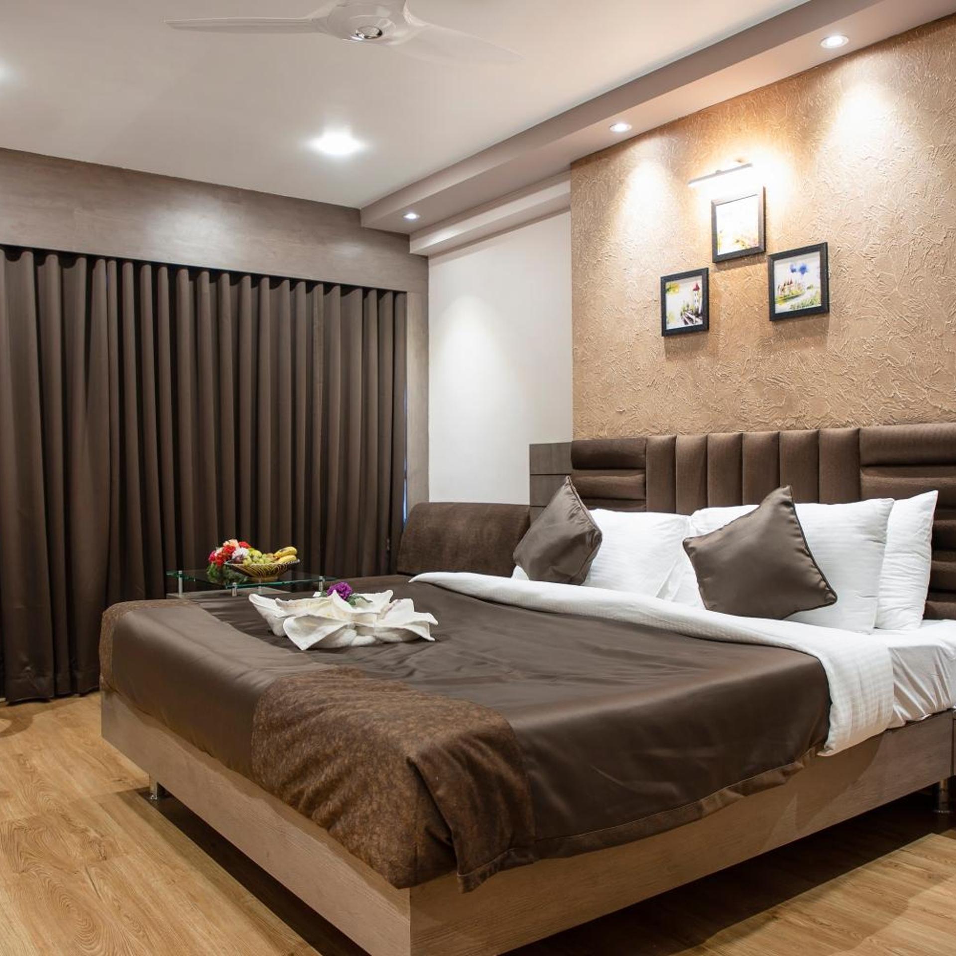 Oyo Premium Paltan Bazar 18/49