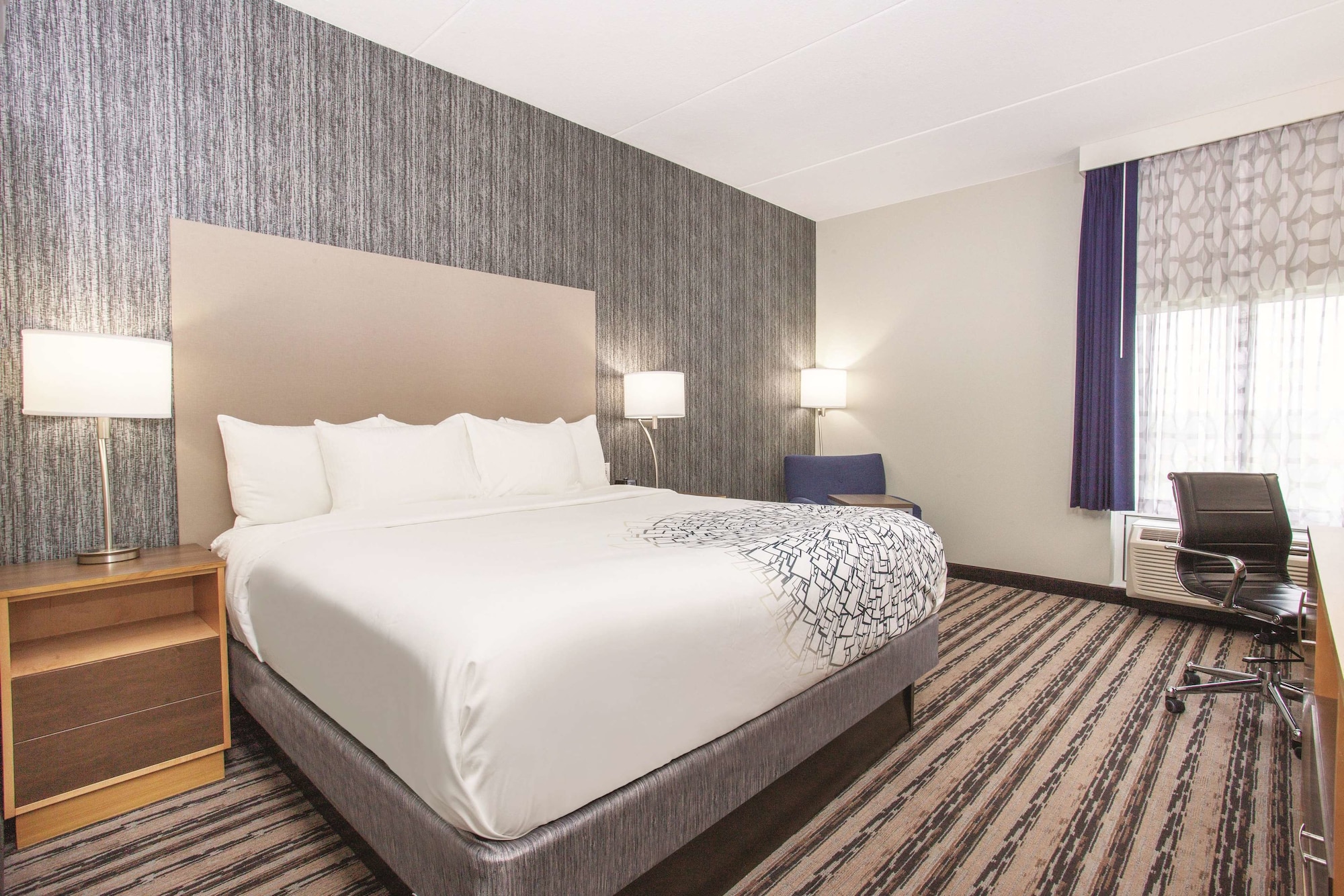 غرفة بسرير كينج، La Quinta Inn Suites By Wyndham Buffalo Amherst 4/9