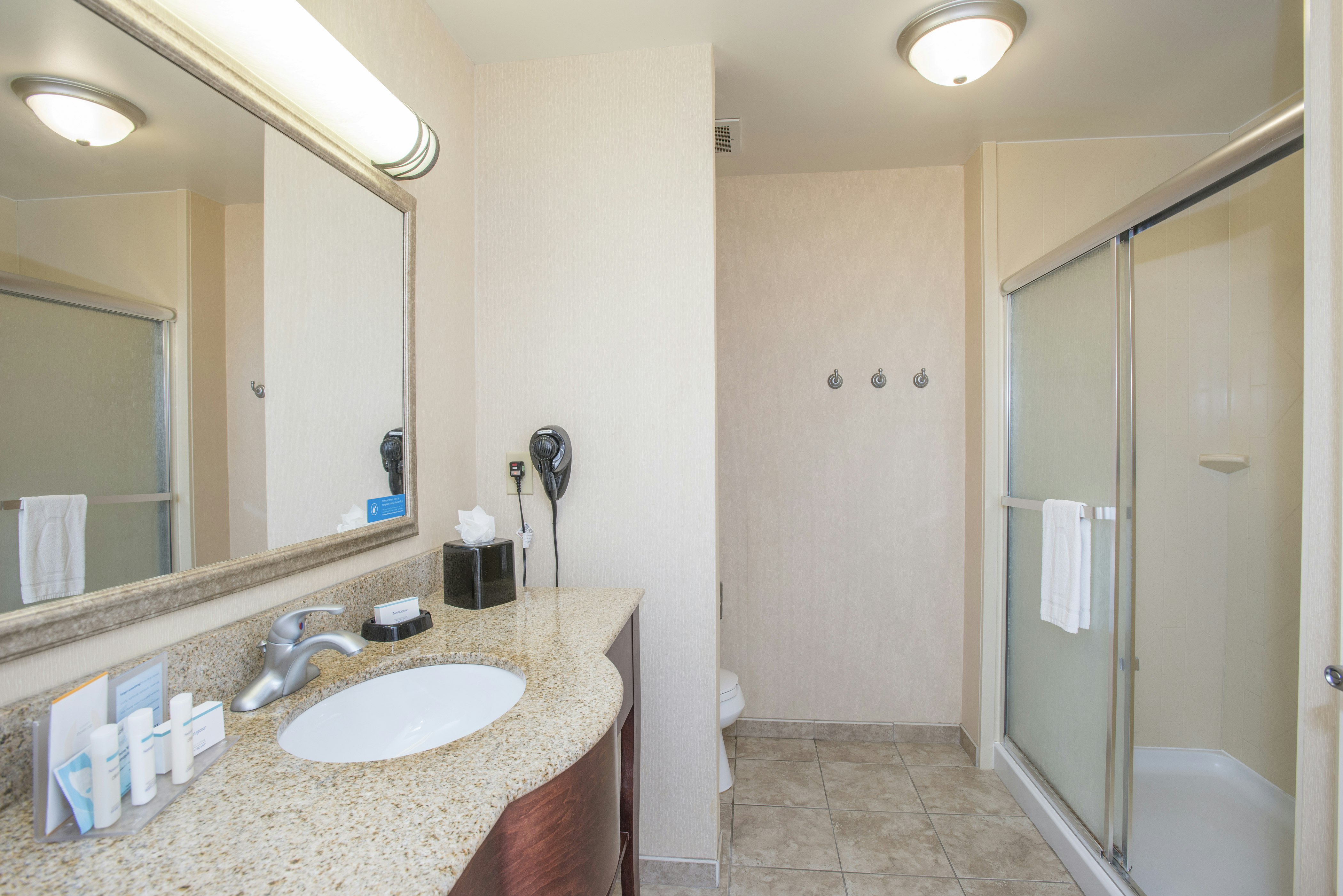 Hampton Inn & Suites Dayton-Airport 63/64