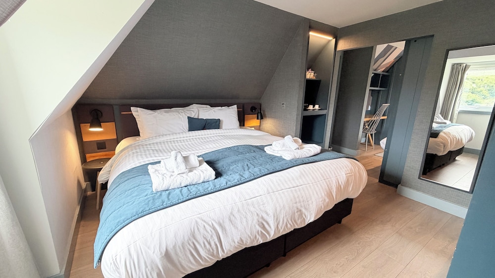 Suite, King Bed, Mountain View, 2 Sofa, Sofa
