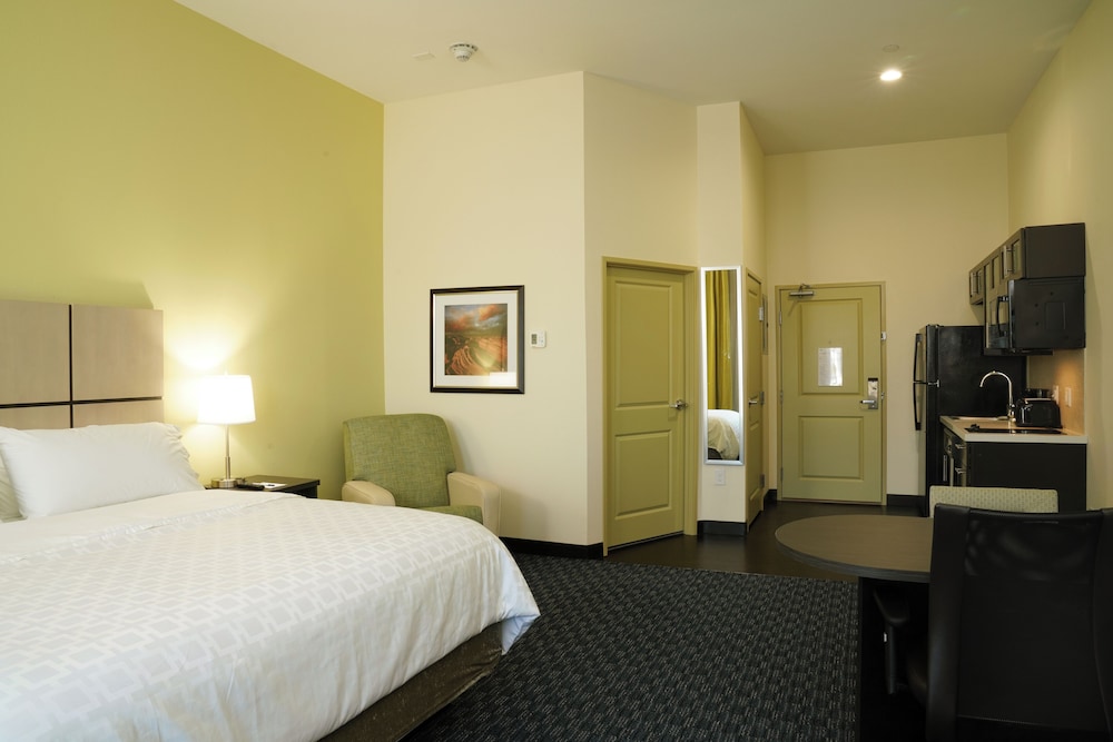 1 BEDROOM, SUITE