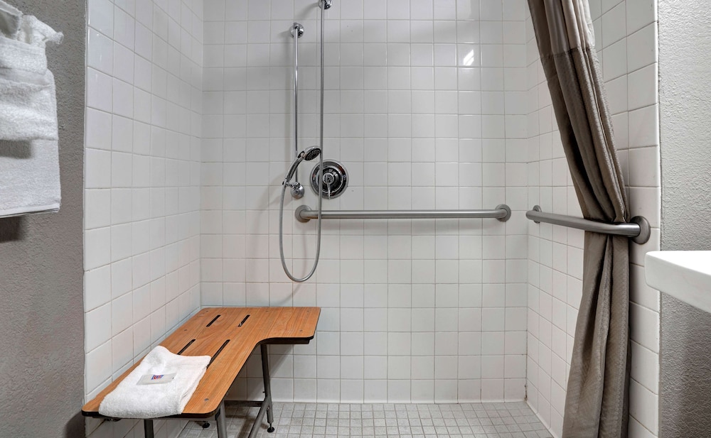 Motel6 Bakersfield, CA - South 9/54