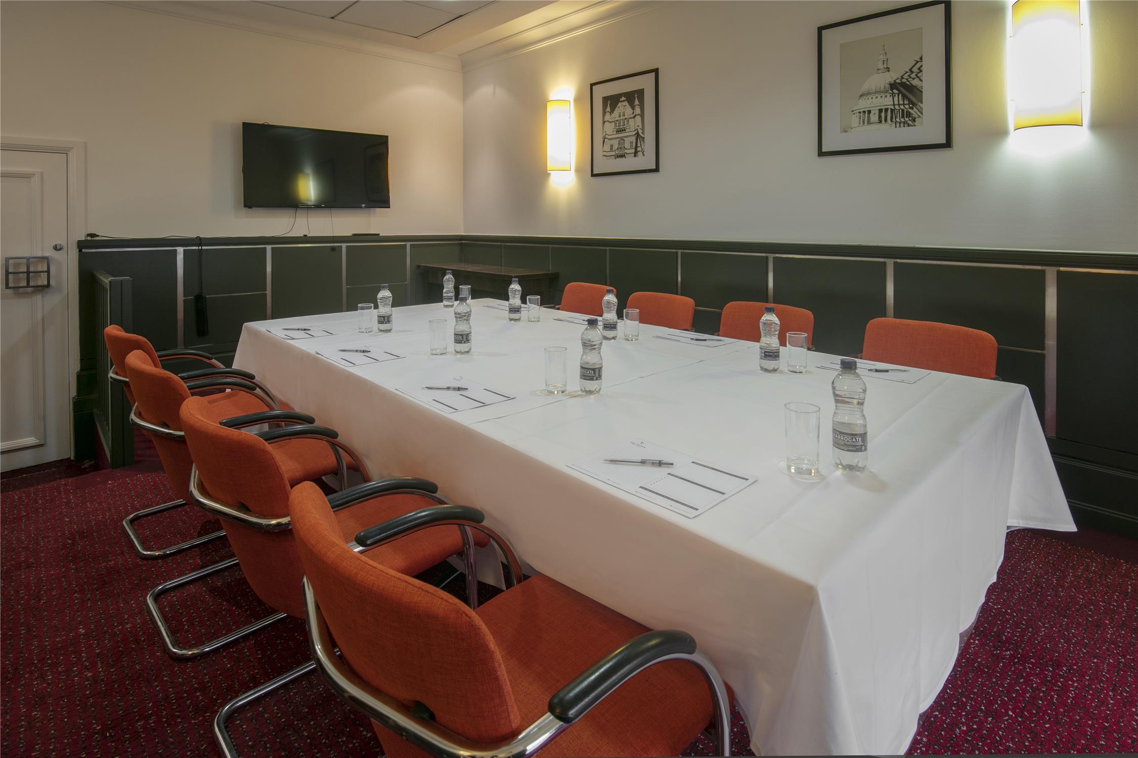 The Crown London, WorldHotels Distinctive 42/47