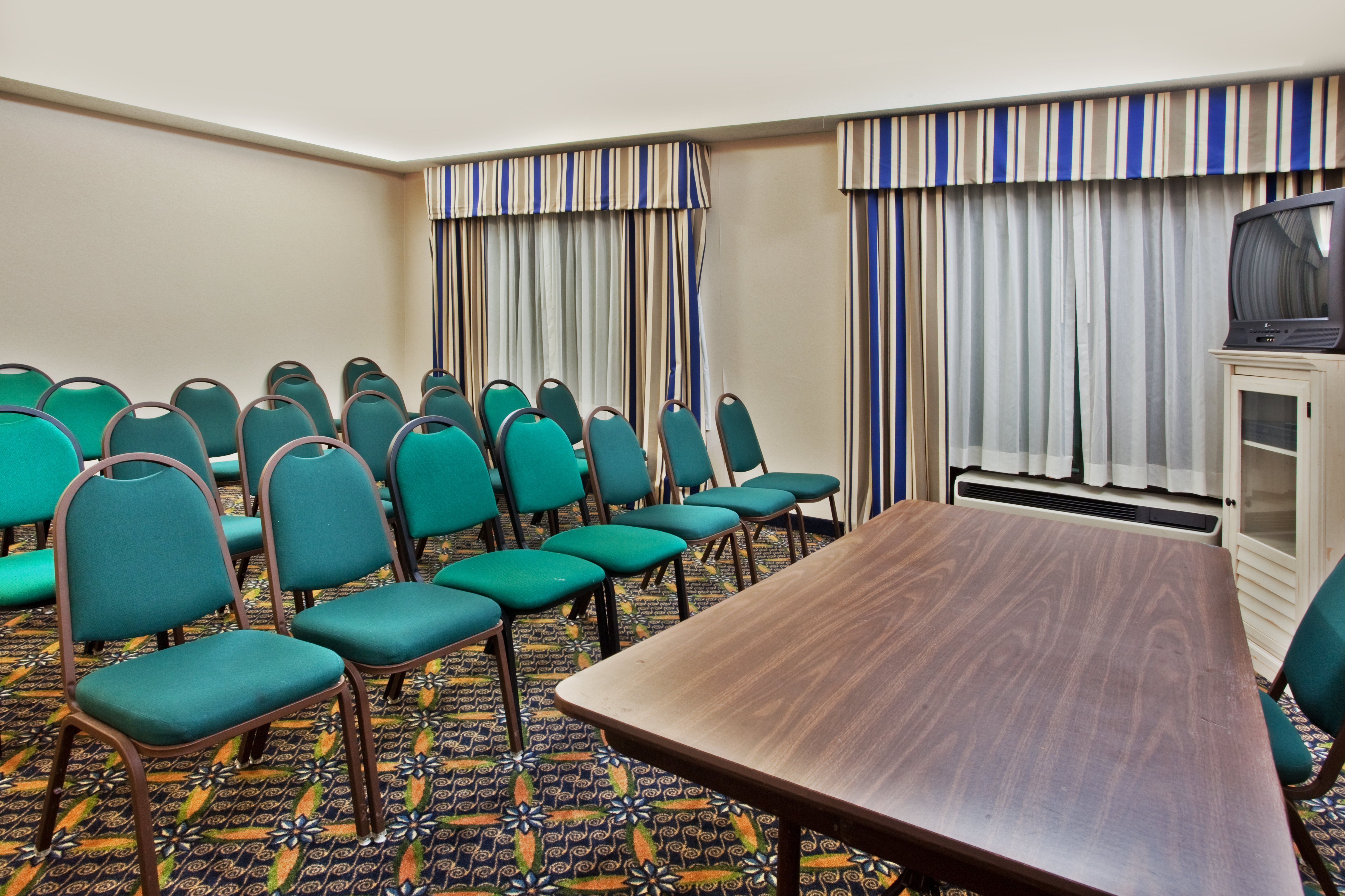 Holiday Inn Express Hotel Suites Lawrenceville 44/49