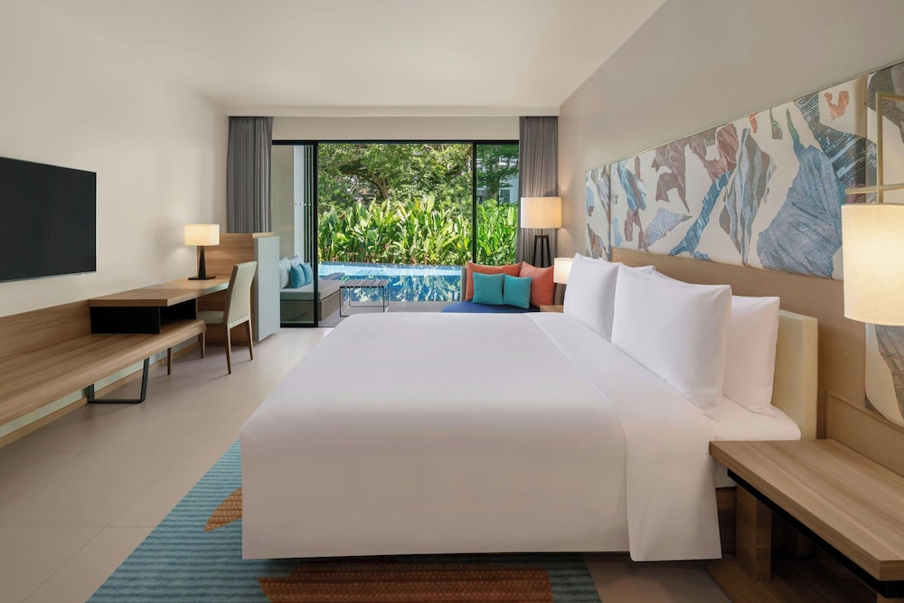 Premium, King Bed, Pool Access