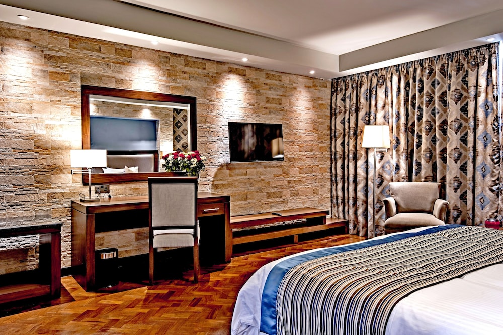SUPERIOR, SUITE