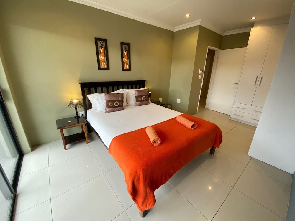 Family, House, 1 Queen and 4 Single Beds