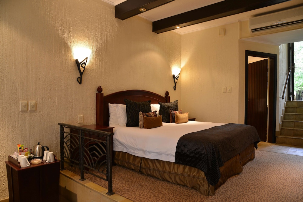 Kwa Maritane Bush Lodge 16/32