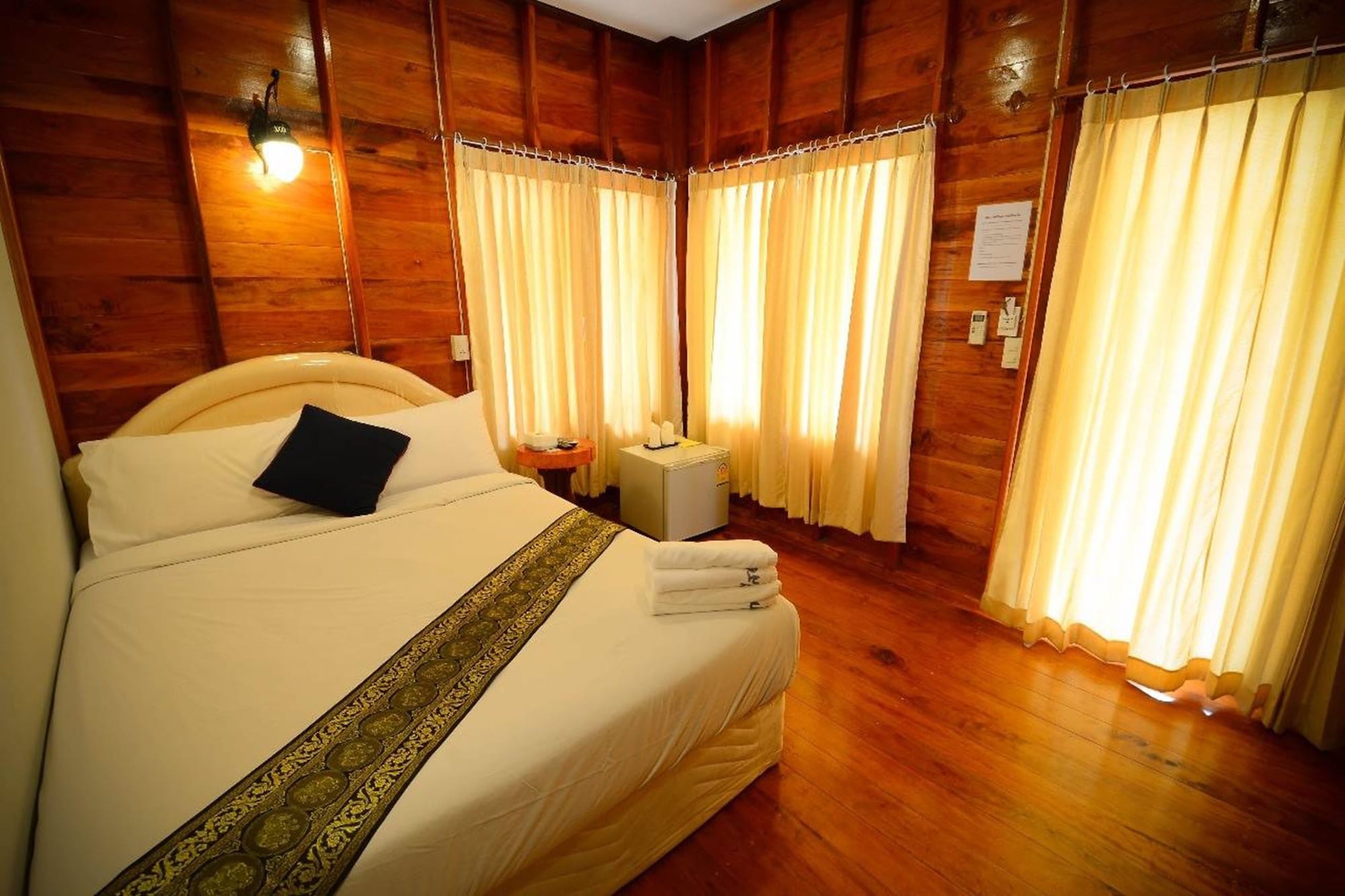 BUNGALOW, DOUBLE BED