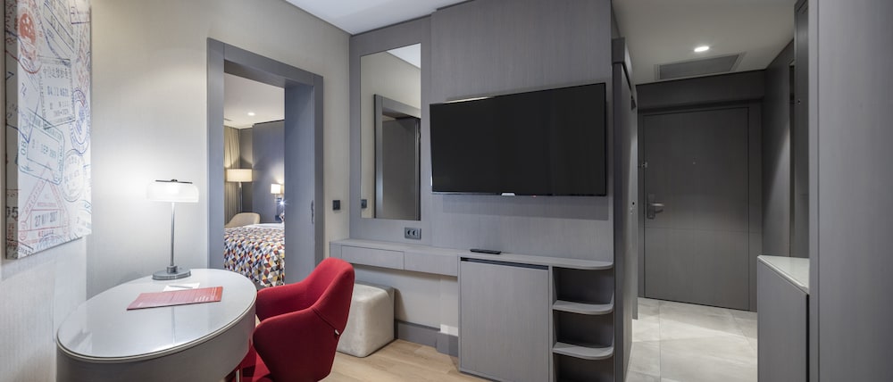 جناح جونيور بسرير كينج بإطلالة على البحر، Ramada Plaza by Wyndham Batumi 6/6