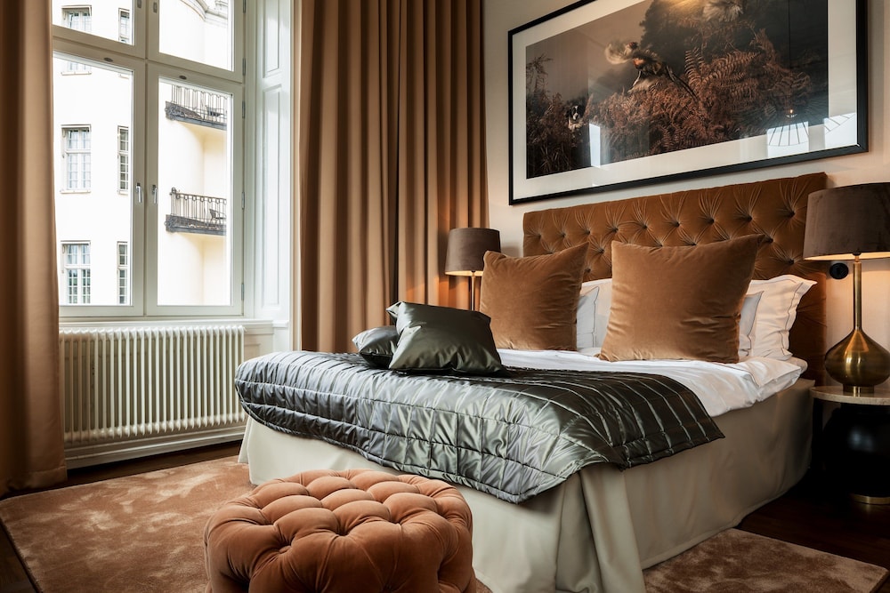 ROOM, KING BED, LARGE