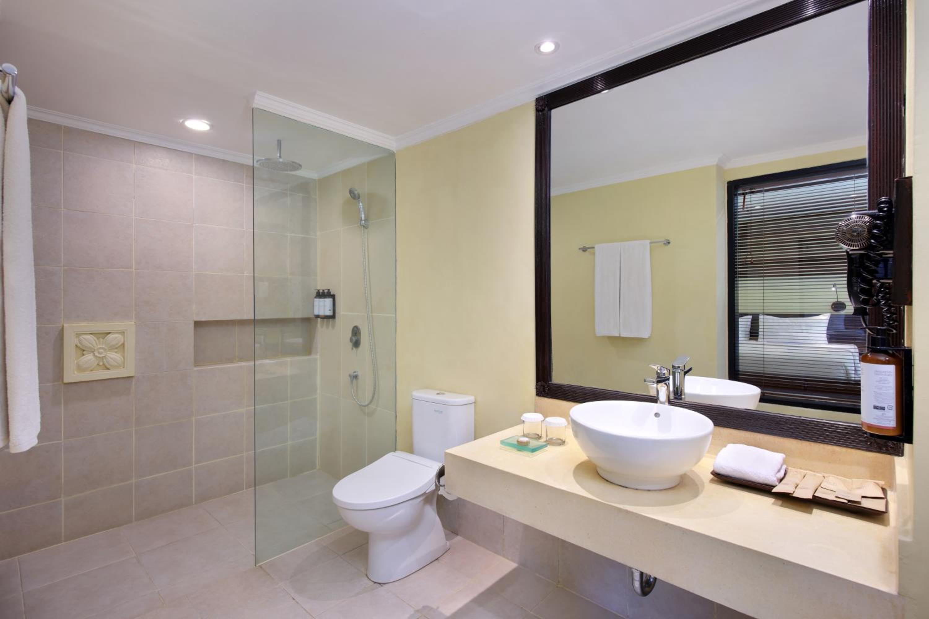 غرفة تنفيذية بسريرين منفصلين مع أريكة، Mercure Resort Sanur 3/4