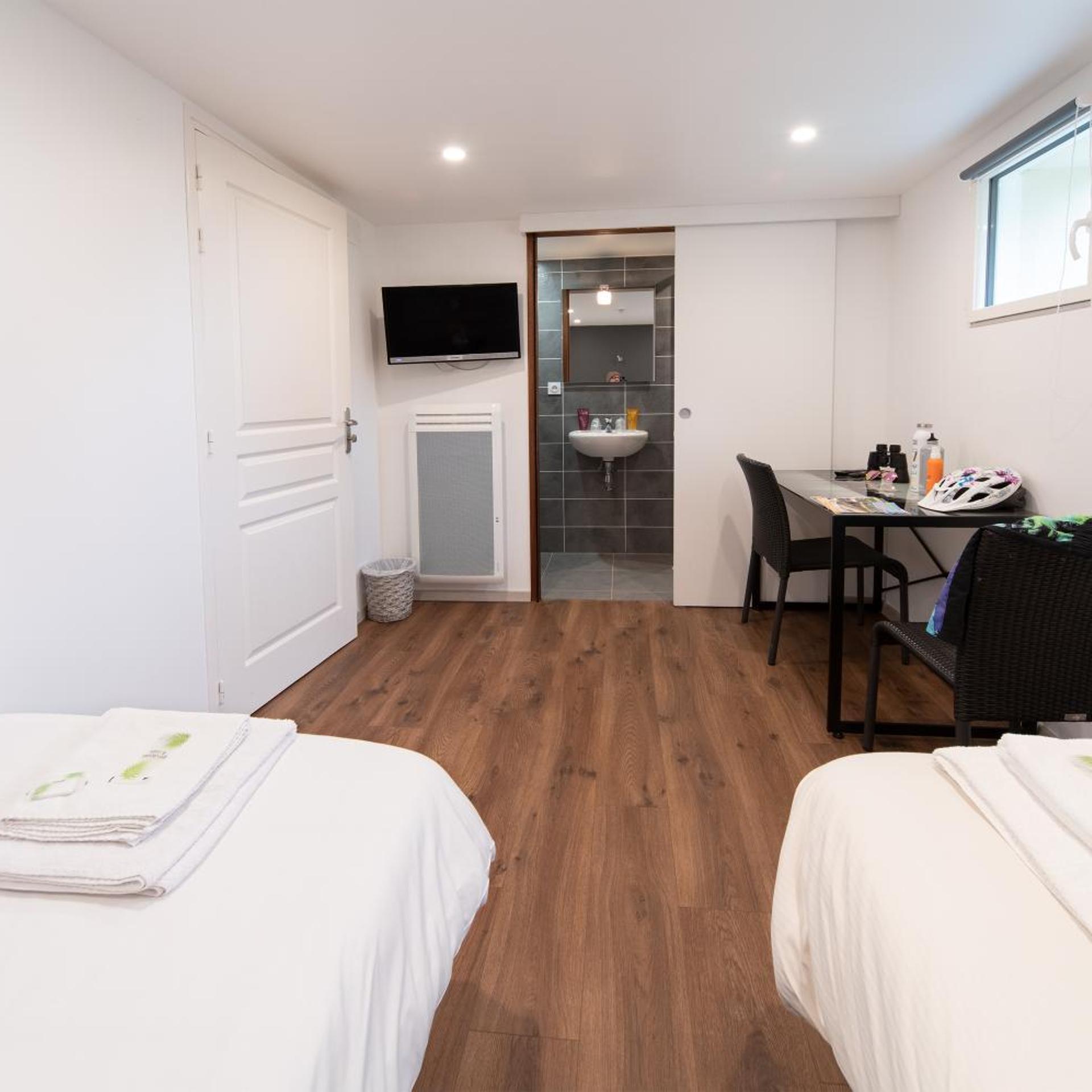 HOTEL LES COUDERCOUS 17/50