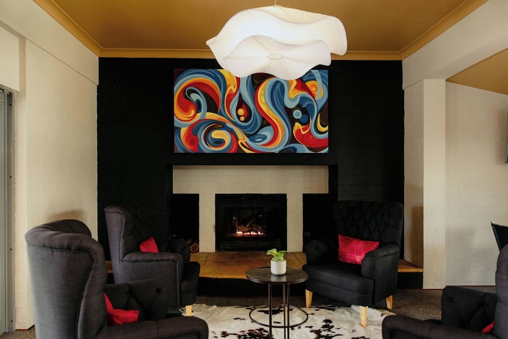 BERRY VILLAGE BOUTIQUE MOTEL 28/49
