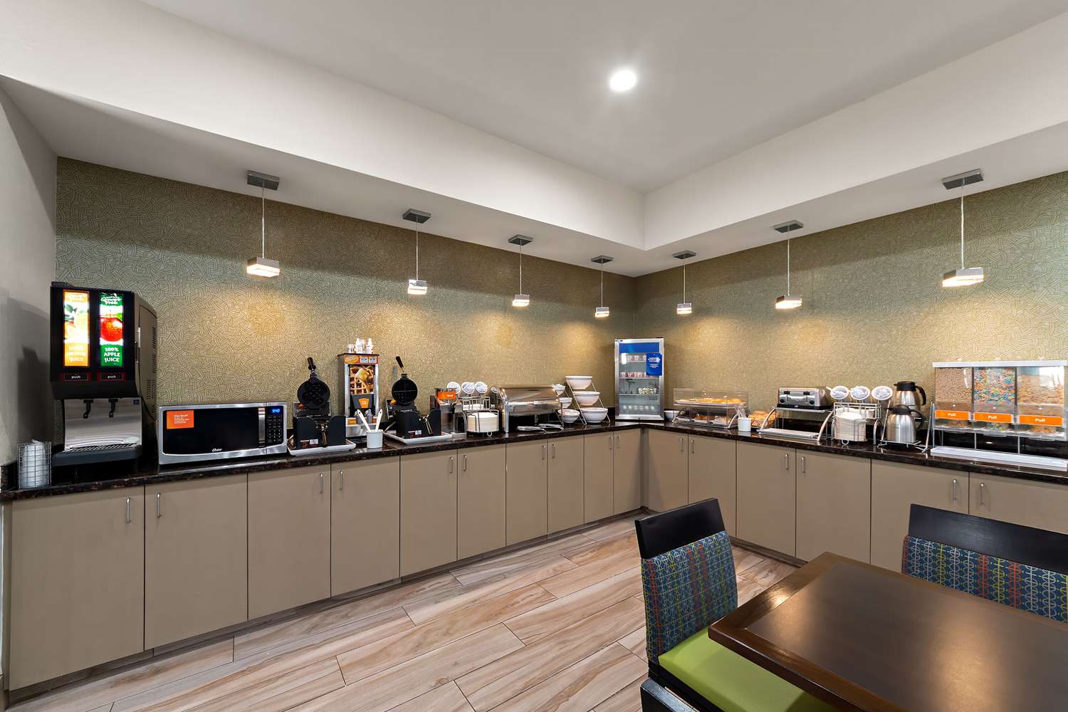 Comfort Suites Bastrop 27/36