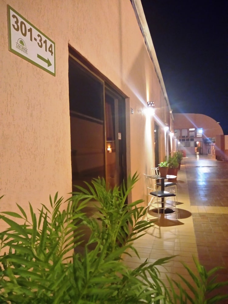 Los Jitos Hotel & Suites 8/56