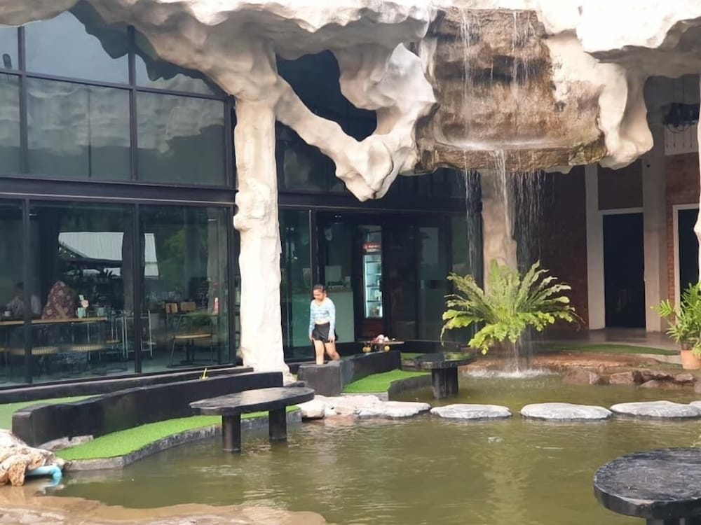 I View Park Resort 65/71