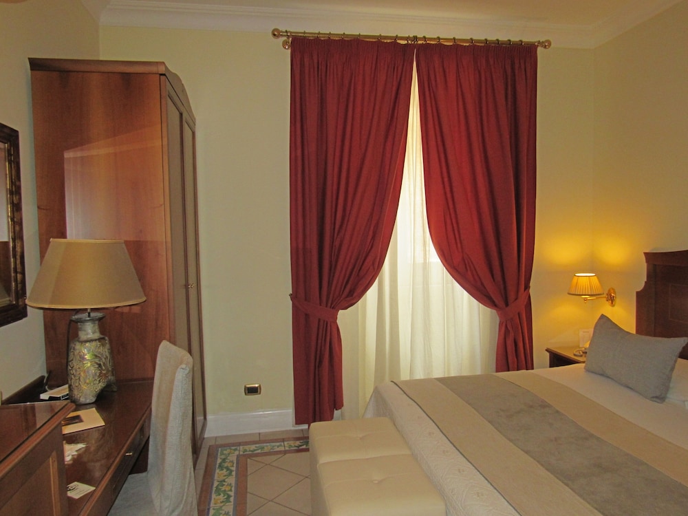 Akropolis Hotel 17/63