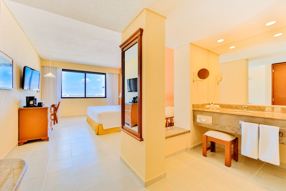 Occidental Tucancun 37/67