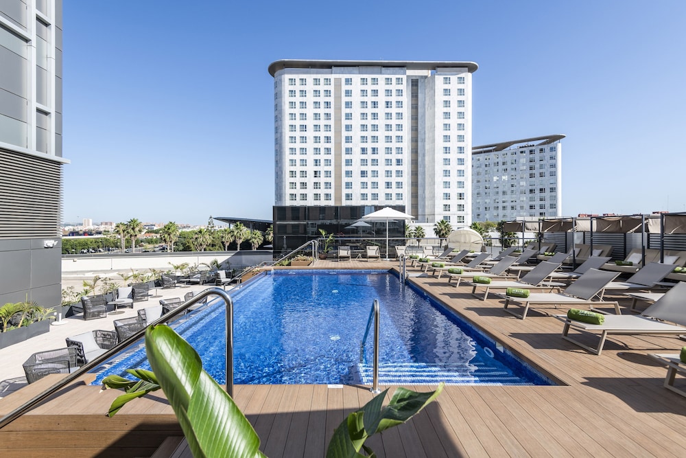 Melia Valencia Palacio de Congresos Formely Hilton Valencia 70/73