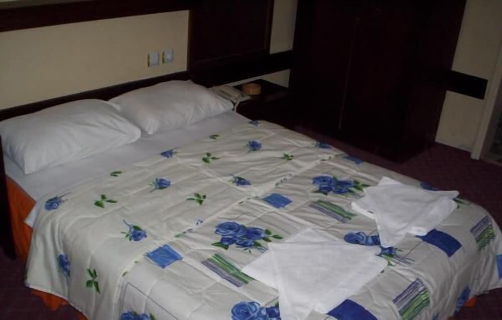 Yakut Hotel 5/50