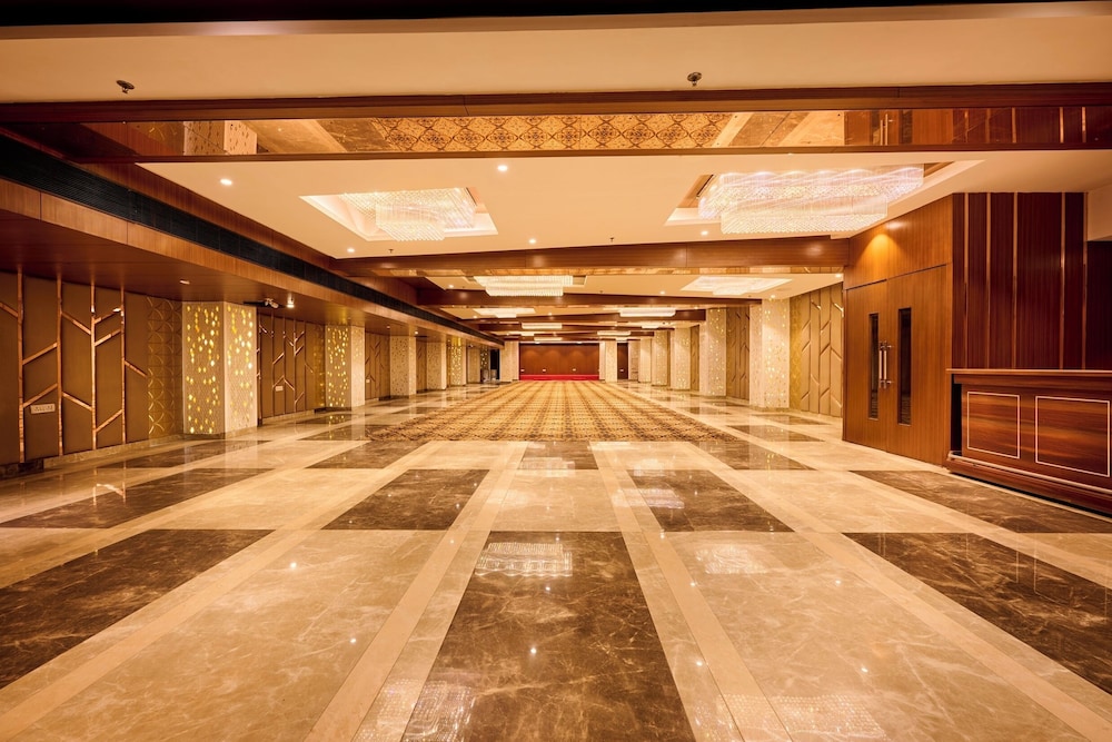 Delite Sarovar Portico Faridabad 11/30
