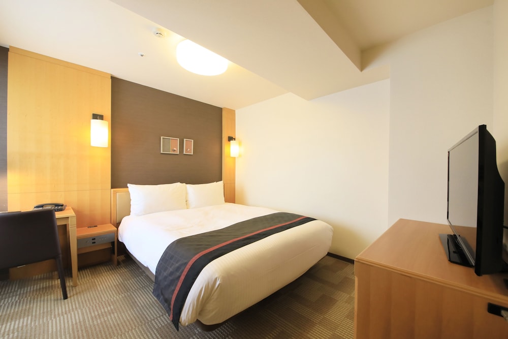 RENOVATED, MODERATE, DOUBLE BED, PRECIOUS FLOOR, CORNER