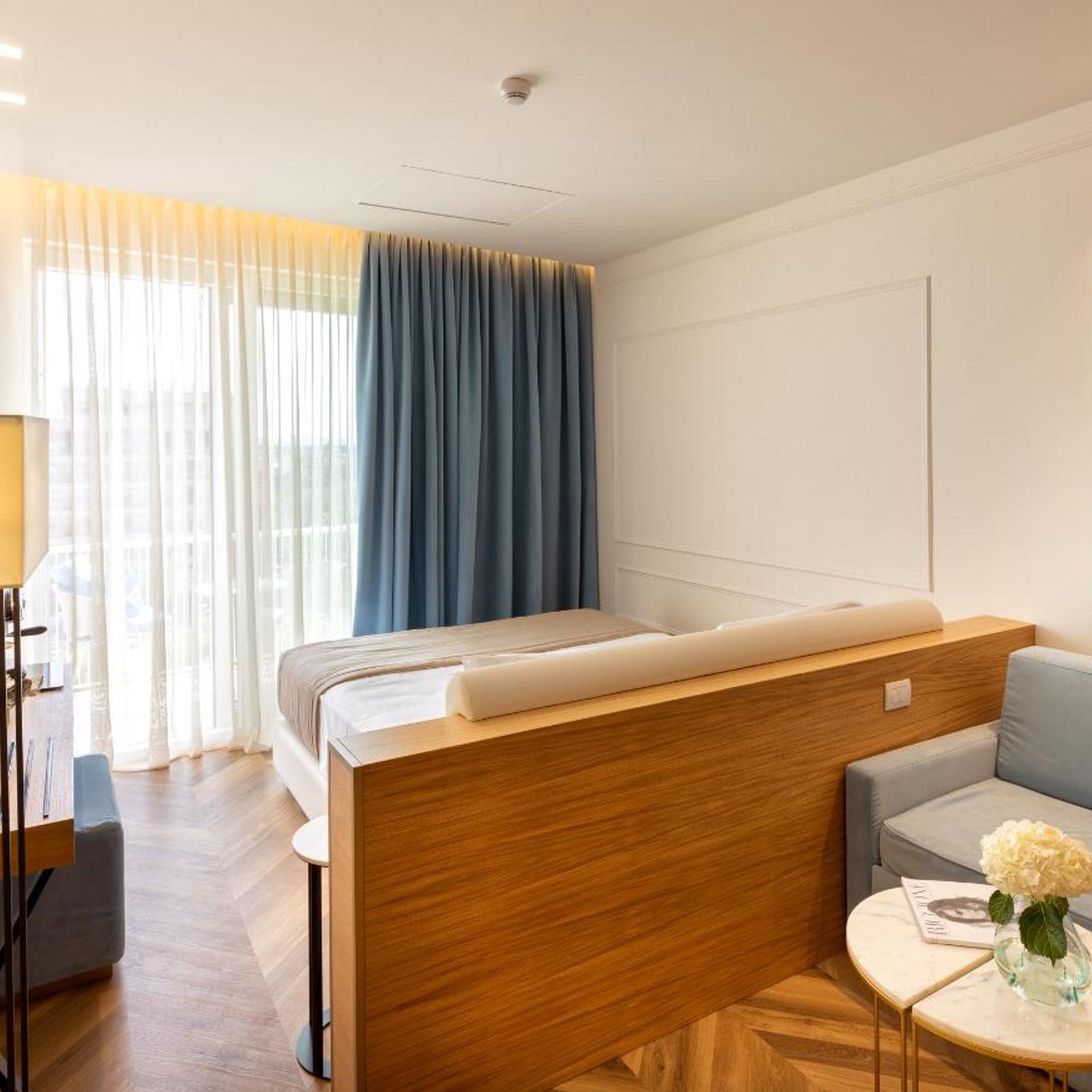 EXECUTIVE, DOUBLE BED