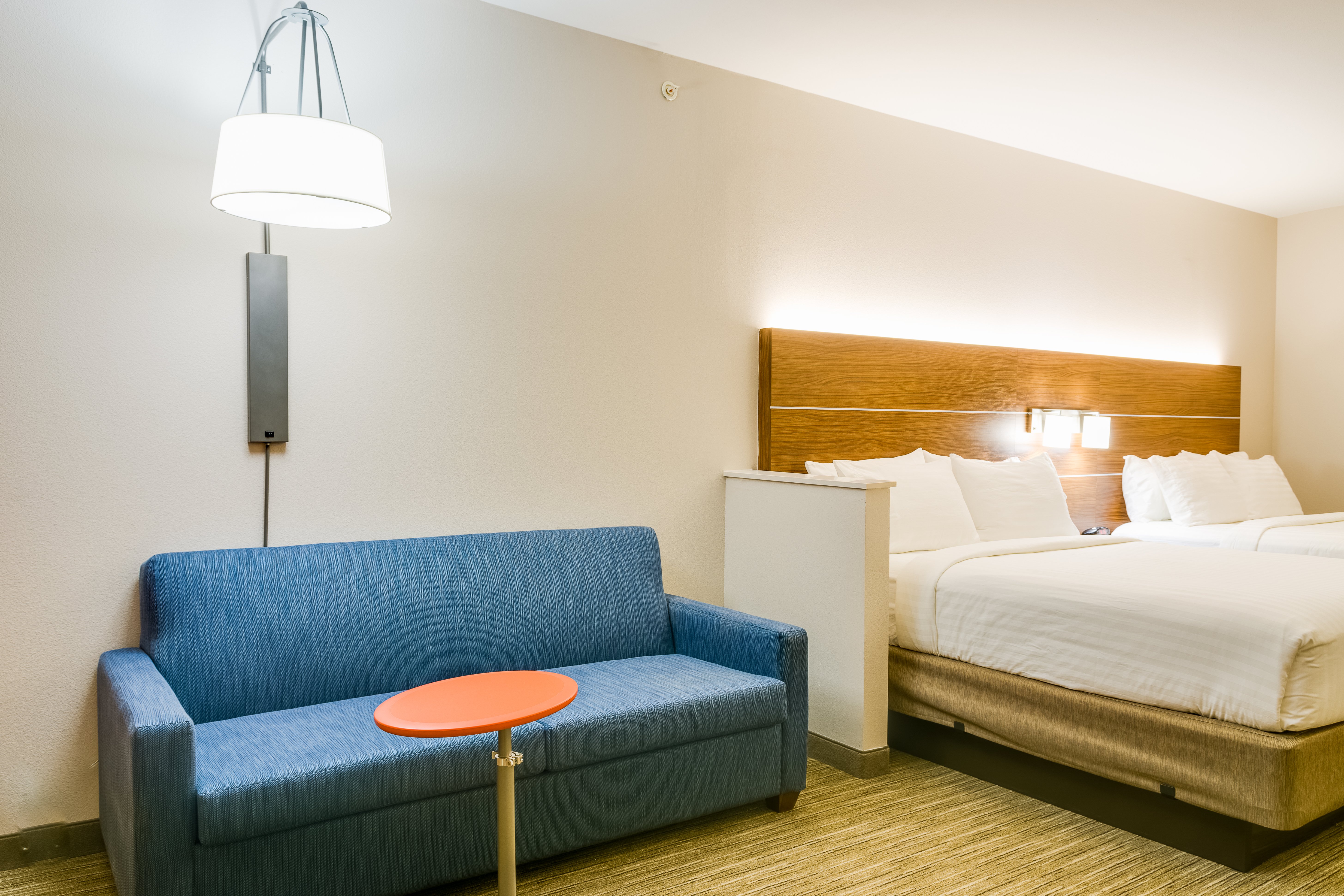 Holiday Inn Express Suites Russellville 12/59