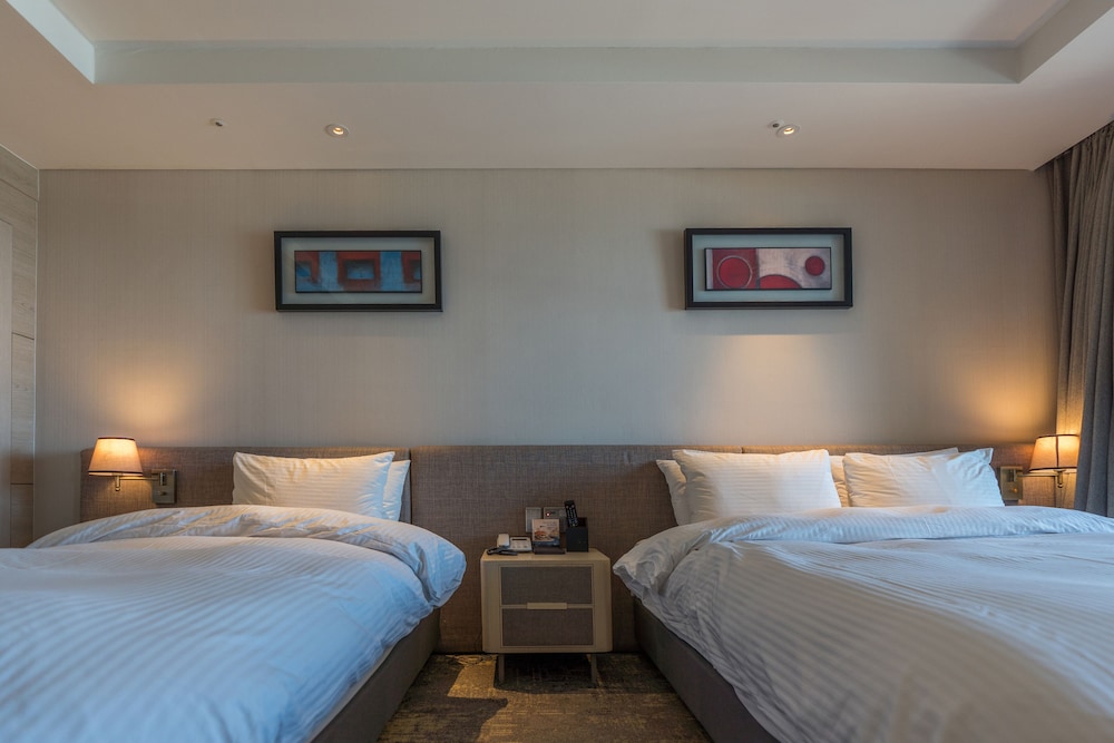 Deluxe, Family, Suite, Twin Beds, 1 Double and 1 Single Bed