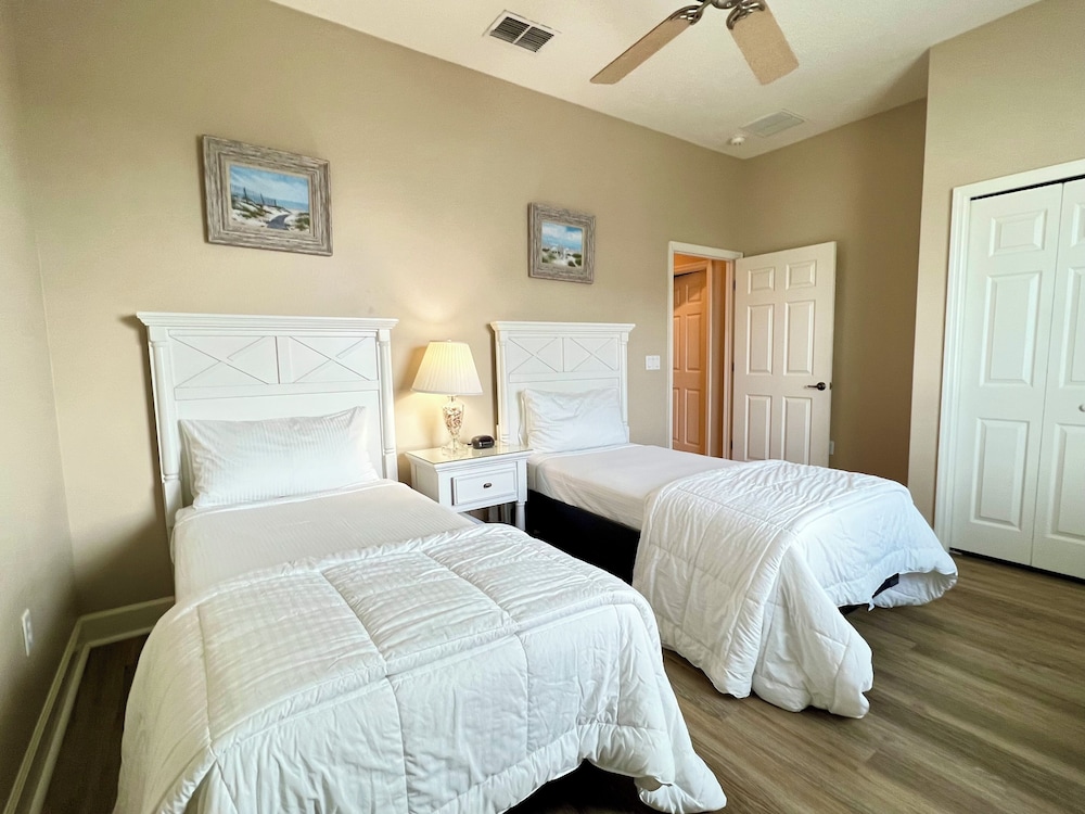 3 Bedrooms, Condo, Beach, Ocean Front