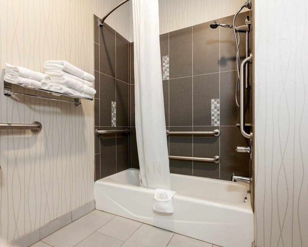 Comfort Suites Greenville 9/42
