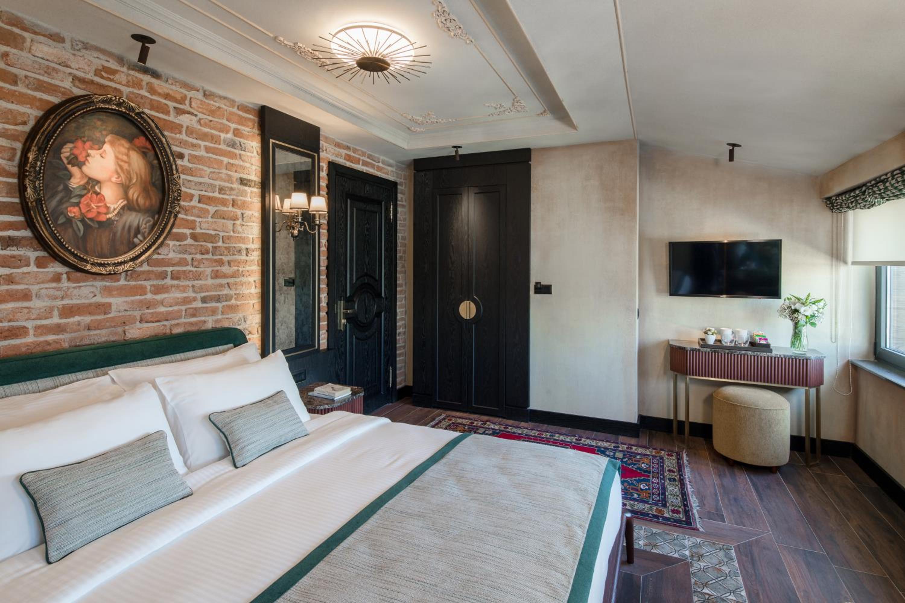 Deluxe, Double Bed, Lateral Side Sea View، Tria Hotel Istanbul 4/6