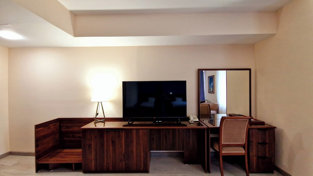 Ararat Hotel 42/50