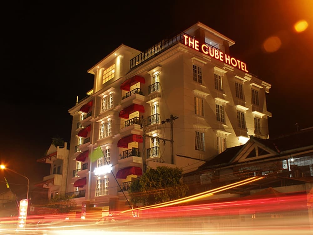 The Cube Hotel 2/48