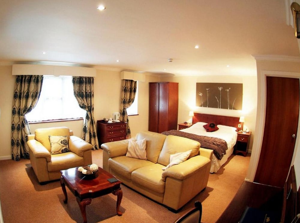 Beaufort Park Hotel 31/41