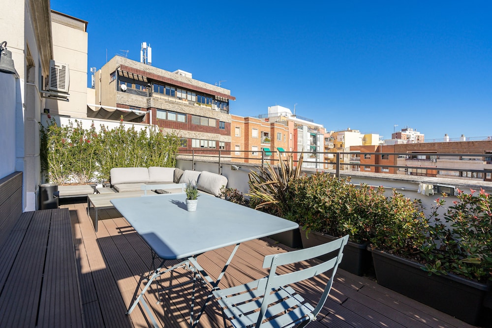 Feelathome Waldorf Suites Apartments 16/40