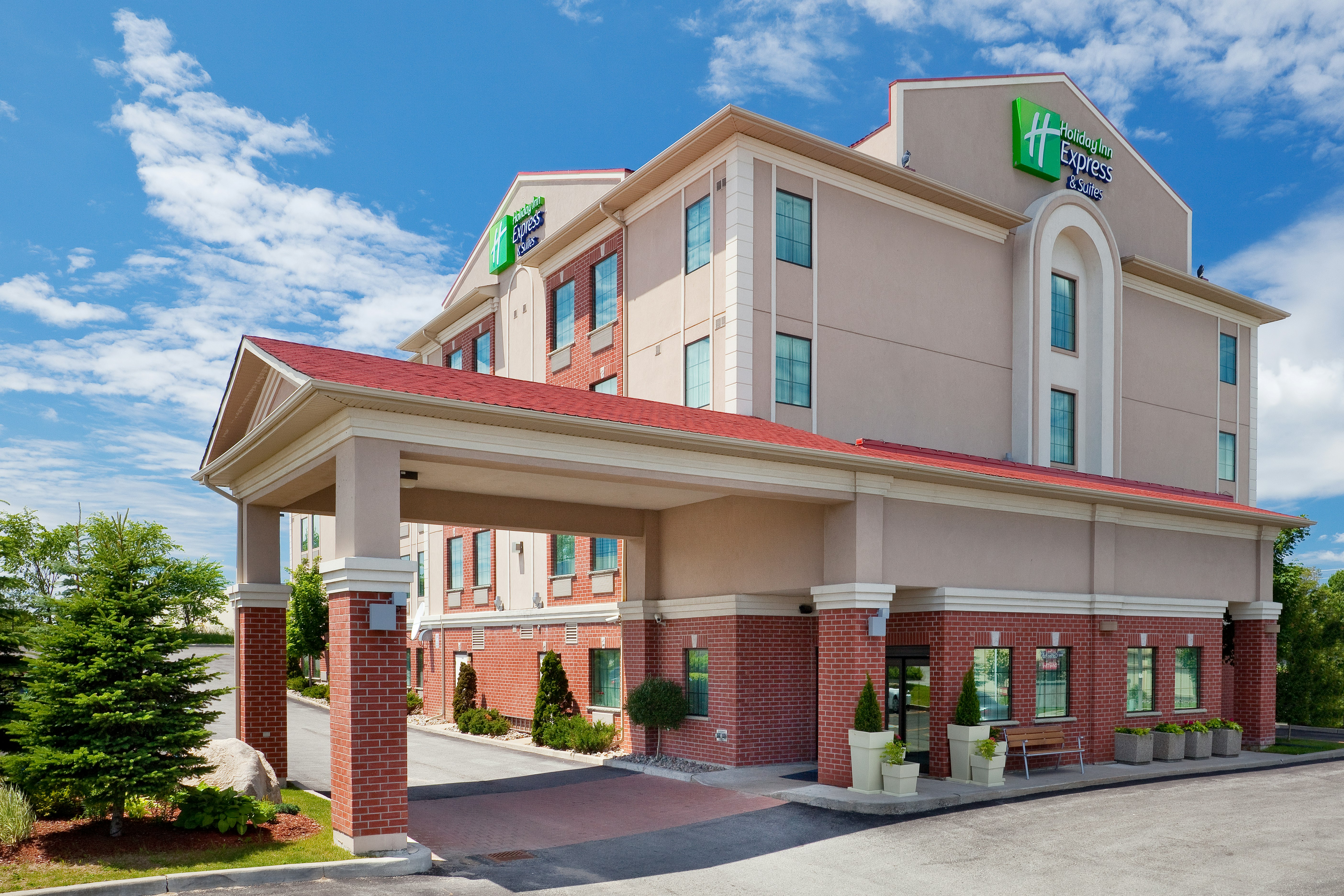 Holiday Inn Express Barrie 67/75