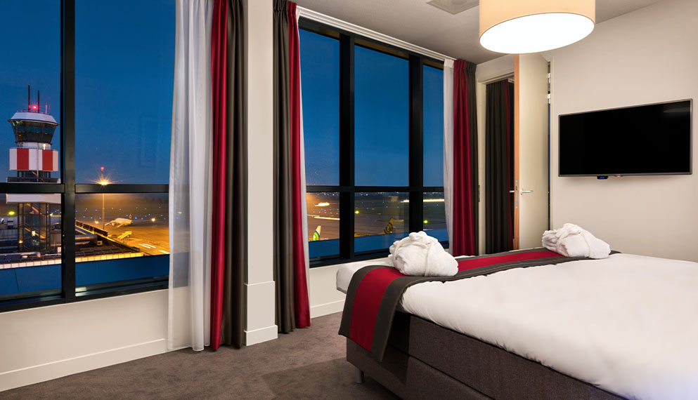 Comfort, Double Bed, Airport View