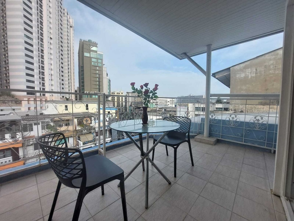 V Check Inn Sukhumvit 22 45/54
