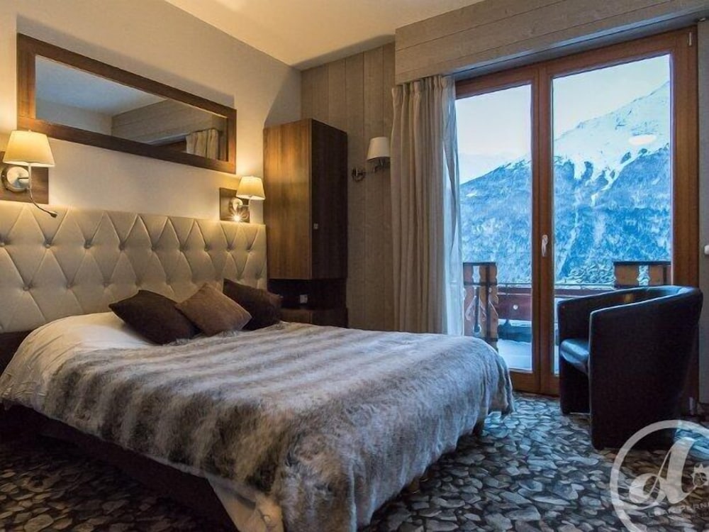 L'HOTEL DU SOLEIL 2/33