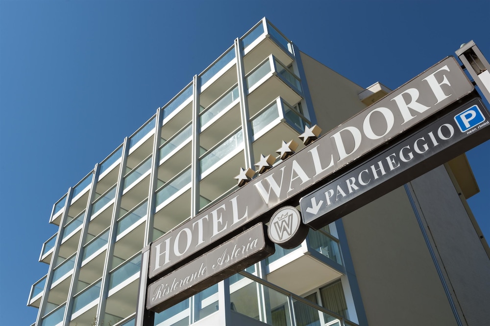 Waldorf Suite Hotel 4/47