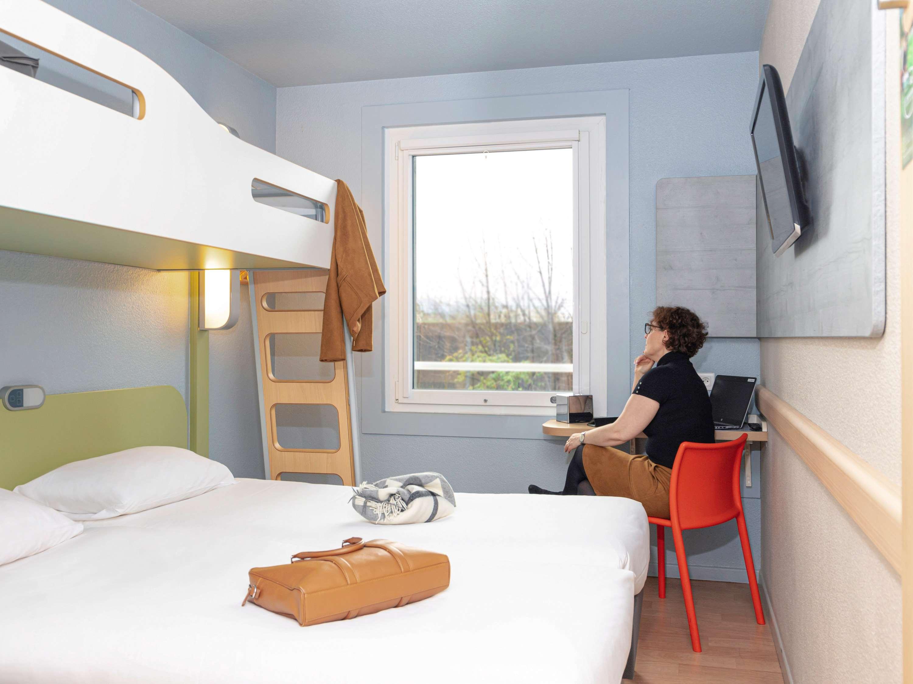 ROOM, BUNK BED