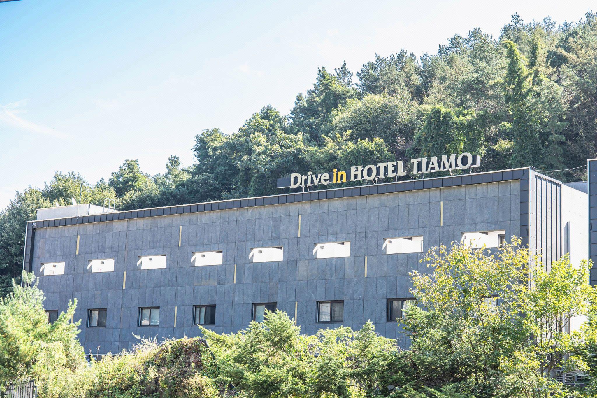 Drive In Hotel Tiamo 8/30