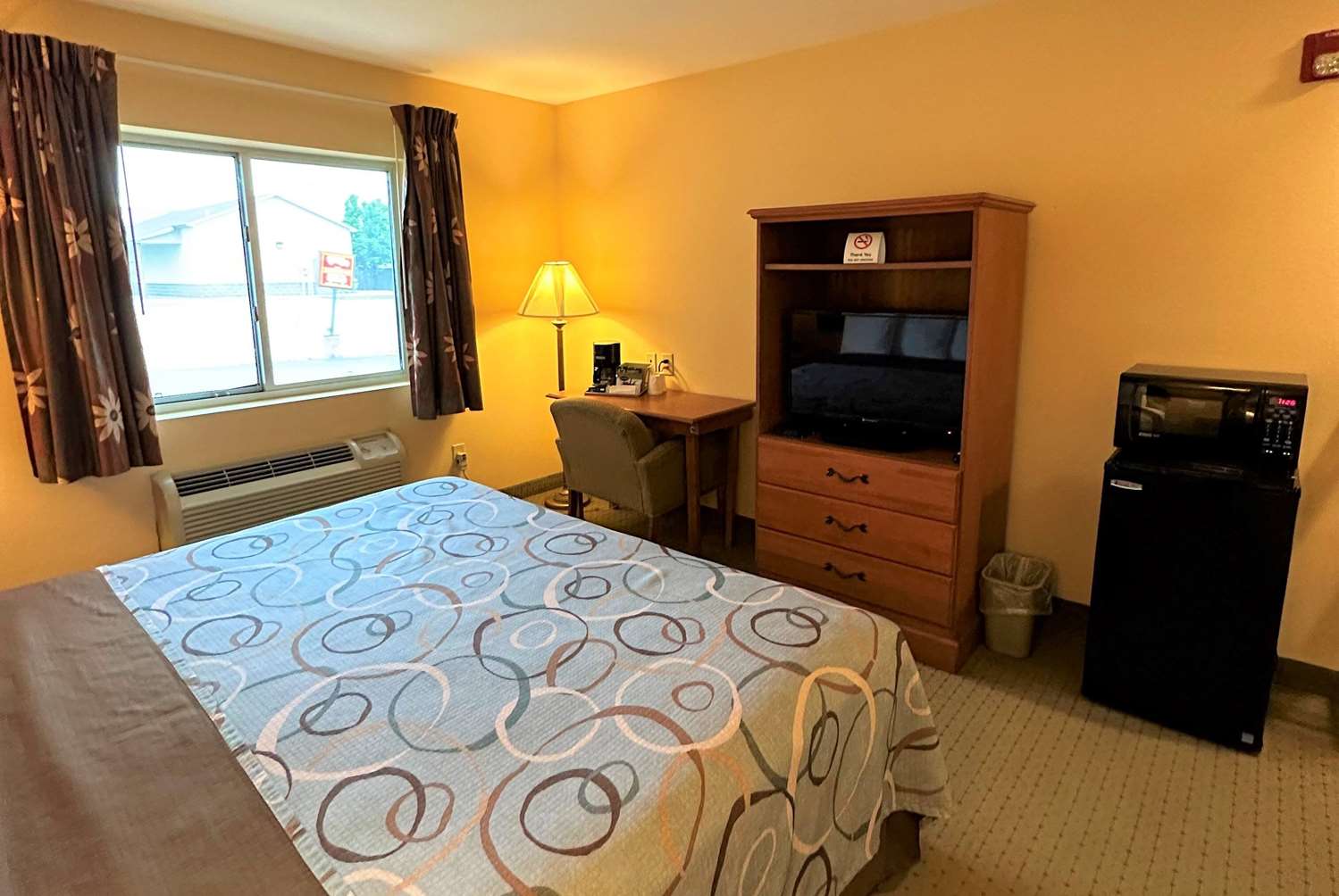 Super 8 By Wyndham Topeka At Forbes Landing 2/21