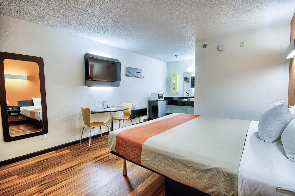 Motel6 Columbus, OH - West 30/58